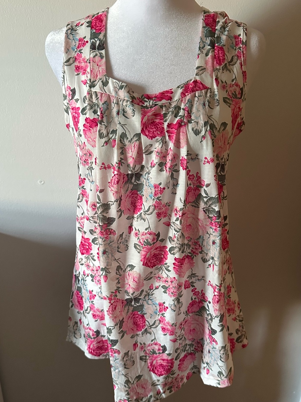 NWOT Dolls Dainty Floral Essential Comfy Sleeveless Stylish Summer Top- Women’s